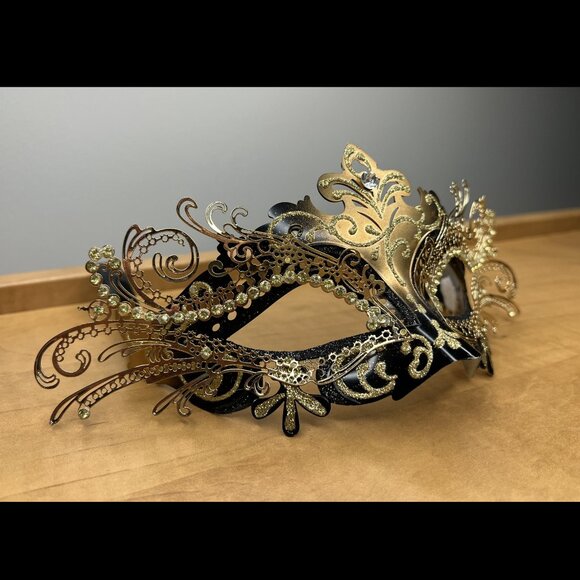 Masquerade Mask - Picture 3 of 4